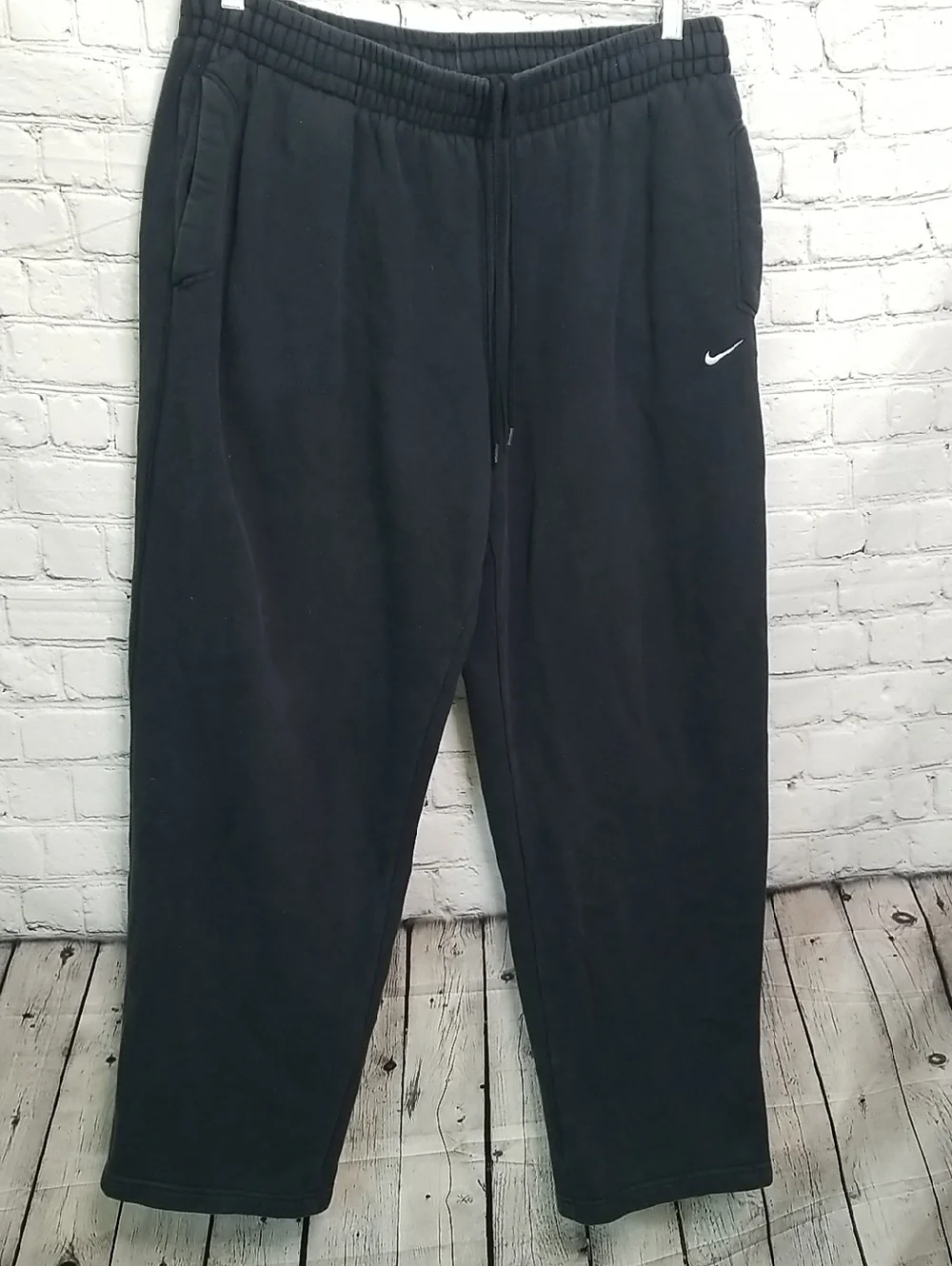 Nike mens XLARGE sweat Pants stretch waist, 2 pockets, 